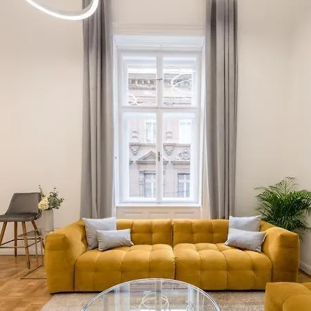 Andrassy With Free Parking 公寓