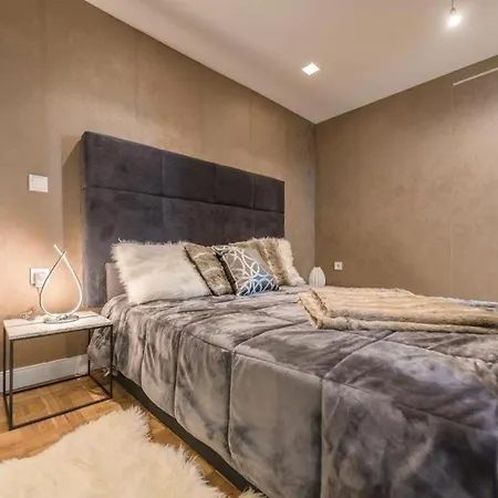 Andrassy With Free Parking *