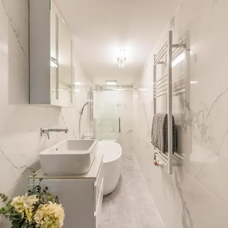 Andrassy With Free Parking Appartement Budapest