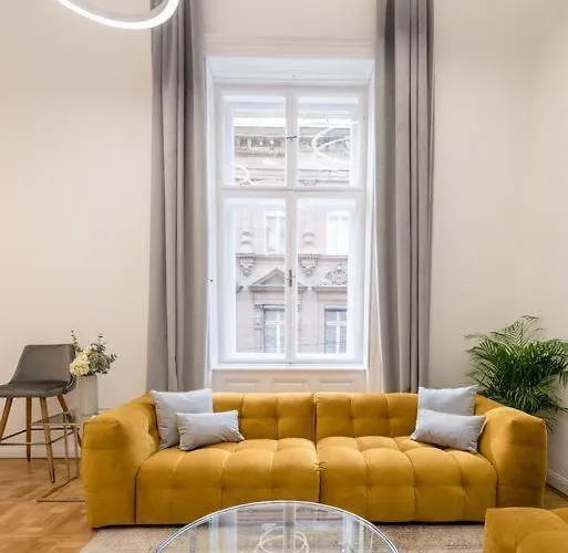 Andrassy With Free Parking Apartament